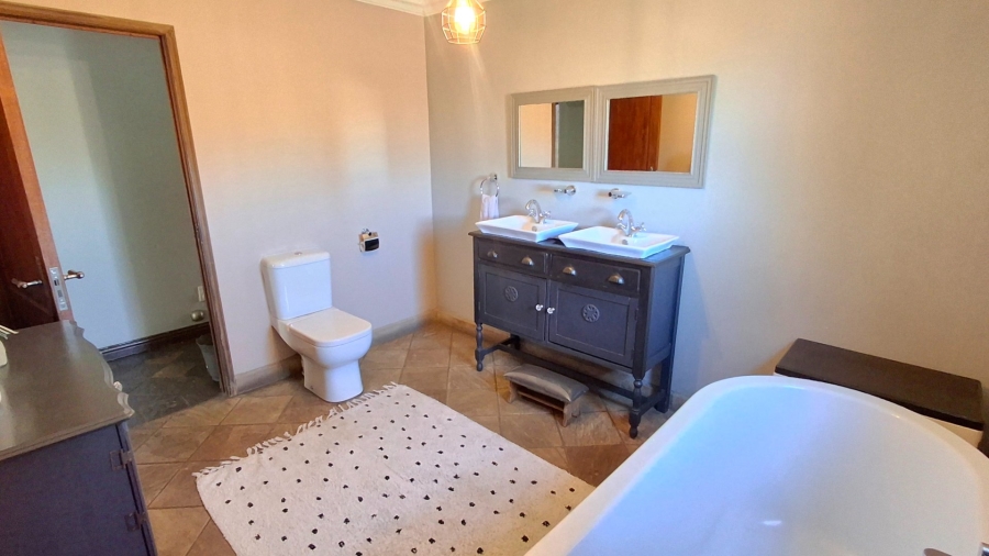 5 Bedroom Property for Sale in Roodia Free State